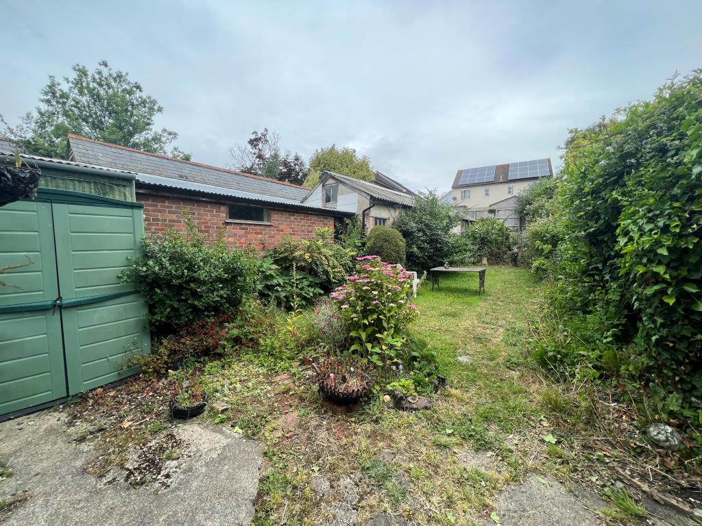 Lot: 76 - DOUBLE-FRONTED SHOP, FLAT LET TO A REGULATED TENANT AND FORMER BAKEHOUSE WITH POTENTIAL - Garden of Flat let to regulated tenant in Freshwater Isle of Wight